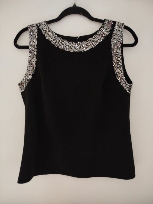 Top Noir Chic – Col et Épaules Pailletés Argent