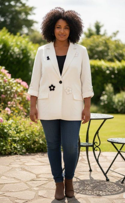 ​Blazer Long Chic Ecru – Fleurs Noires & Strass
